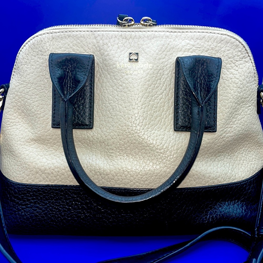Unique pebbled leather Kate Spade ♠️ black & white purse